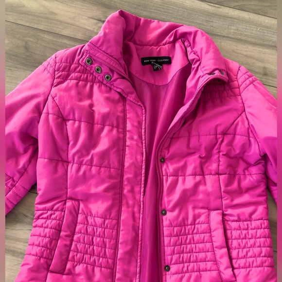 EUC New York & Co woman’s small puffy jacket - Picture 2 of 3